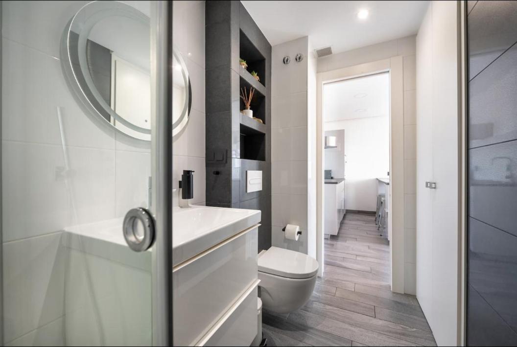 The Black&White Apartment Torremolinos Exteriör bild